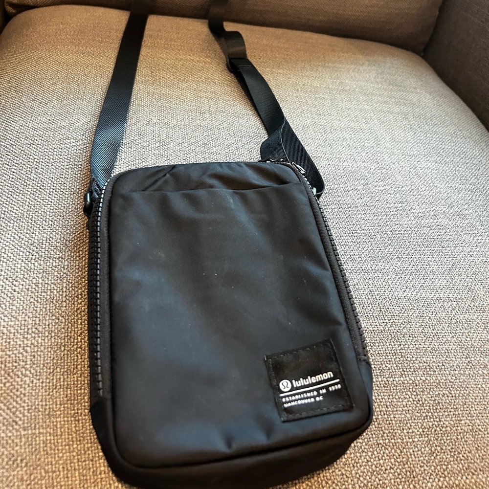 Lululemon Easy Access Crossbody Black